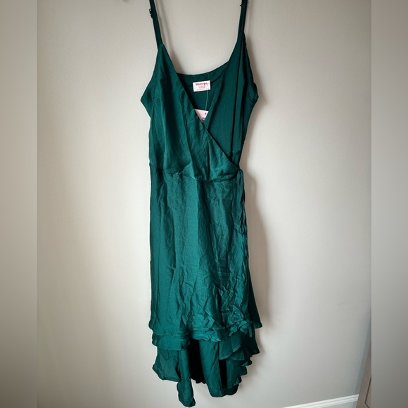 Never worn, still tagged! Beautiful emerald satin Showpo wrap dress! Size 10. - Picture 3 of 9